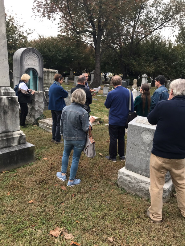 USCHS 2019 Congressional Cemetery Tour: Mr. diGiacomantonio explains the symbolism of broken chains on memorials