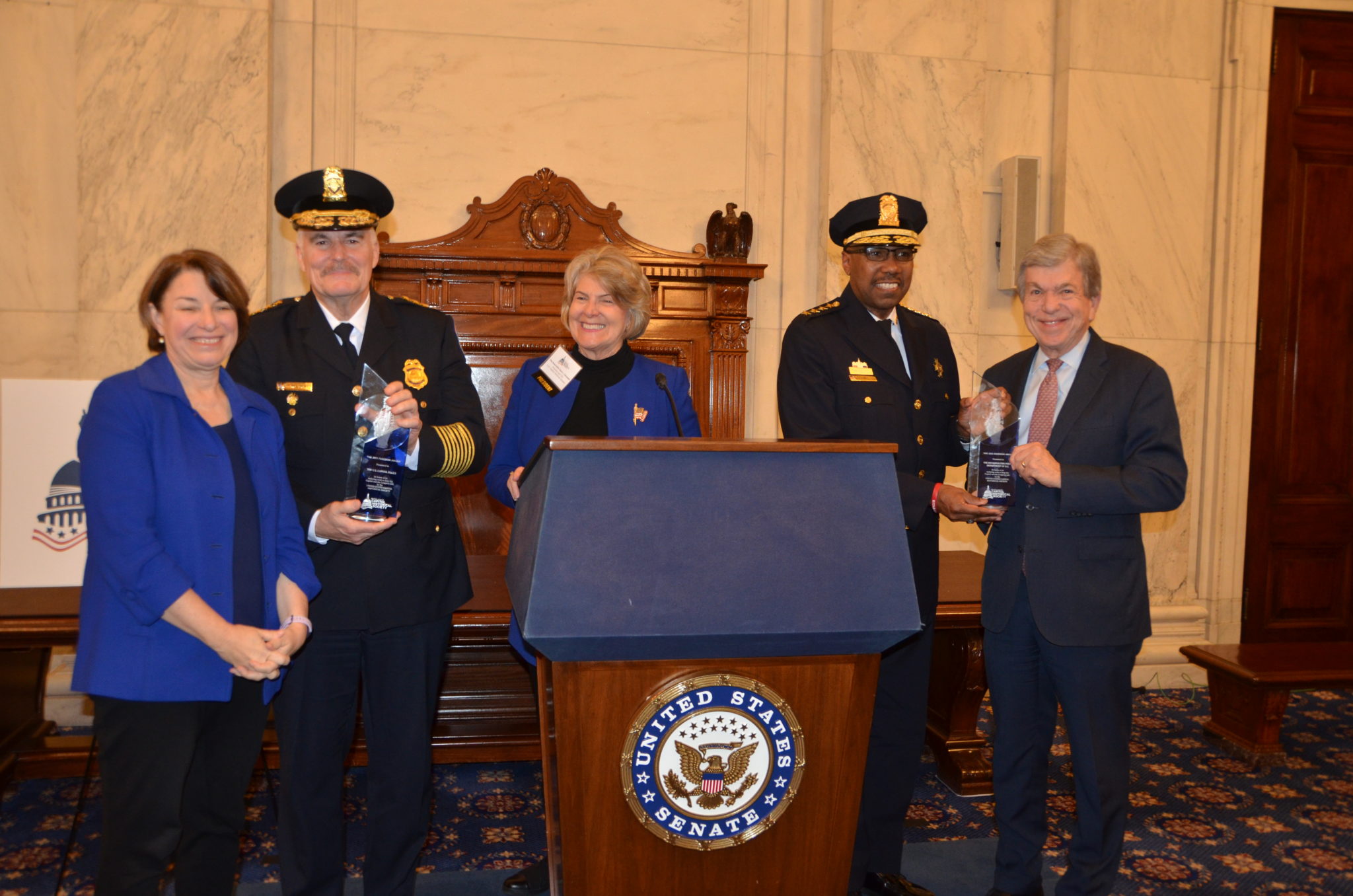 Capitol Police Chief J. Thomas Manger and D.C. Metropolitan Police Chief Robert J. Contee III, are presented the 2022 Freedom Award by 2021 Freedom Award recipients, U.S. Senators Roy Blunt (R-MO) and Amy Klobuchar (D-MN).
Photo (c) Bruce Guthrie